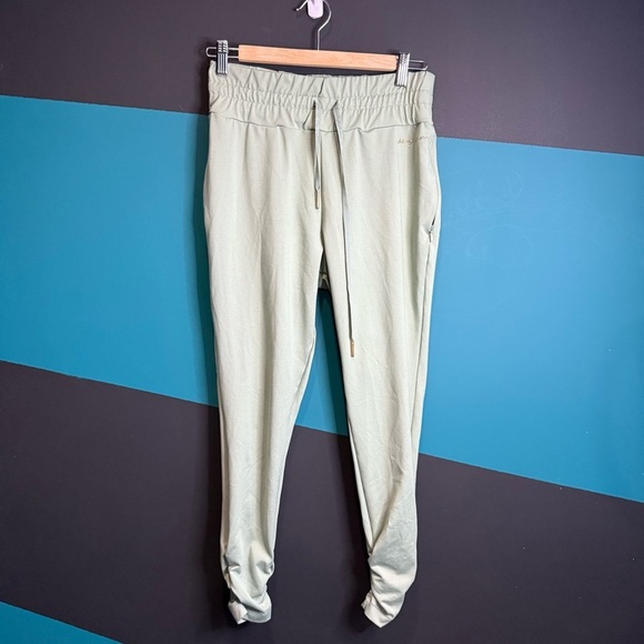 Gymshark Mint Green Leggings collaboration with Whitney Simmons - Picture 1 of 14